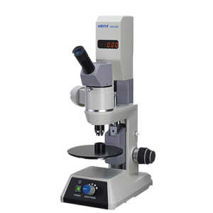 Medidor Monocular de lentes de Contacto
- Iluminación LED que no se funden lo que libera de cambio y de su costo
- Display de gran tamaño que mejora la visibilidad del valor de medición
- Inclinación de 45º
- Magnificación: 75x
- Indicación en display digital de 4 posiciones
- Rango de medición: 0 a 24mm
- Control de Brillo: 6 pasos